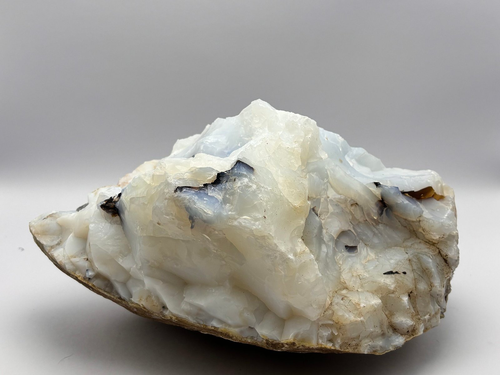 Pedra de opala branca com fios de turmalina - Imagem 2